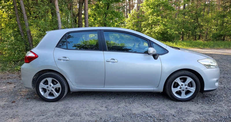 Toyota Auris cena 19999 przebieg: 248000, rok produkcji 2010 z Poznań małe 172